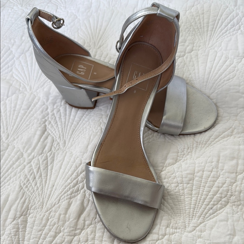 GAP Women's Shiny Silver Sandals